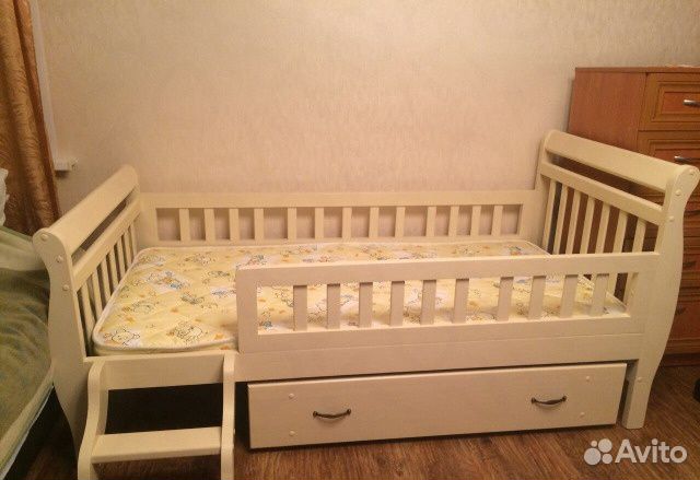Кровать детская из массива