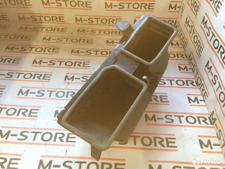 Воздухозаборник Mercedes-Benz E-Class W212 272.952