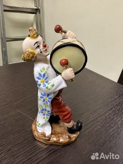 Статуэтка «Клоун-барабанщик» фарфор Англия 20 век