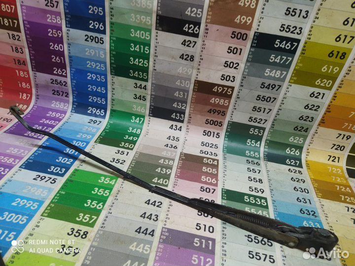 Поводок стеклоочистителя правый Renault Clio 2