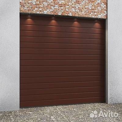Подъемные секционные гаражные ворота Alutech Trend 2000х2000 мм