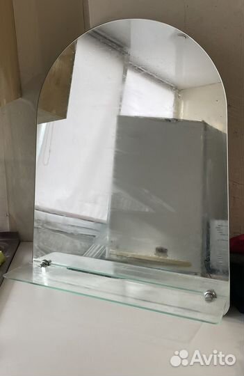 Зеркало с полкой