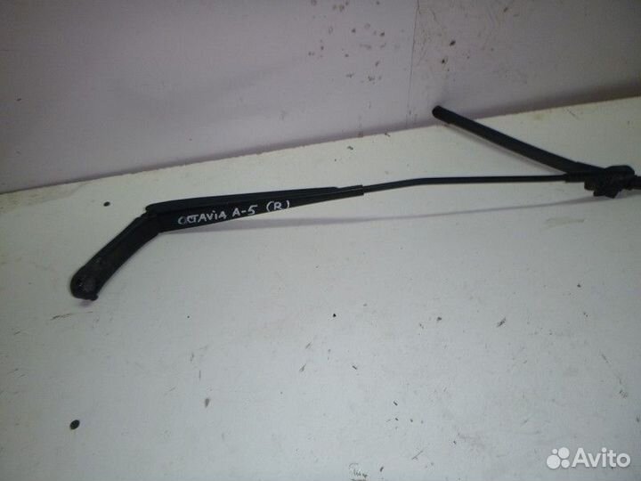 Поводок стеклоочистителя передний правый skoda oct