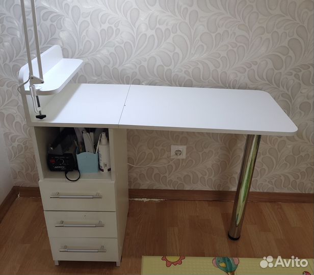 Маникюрный стол складной