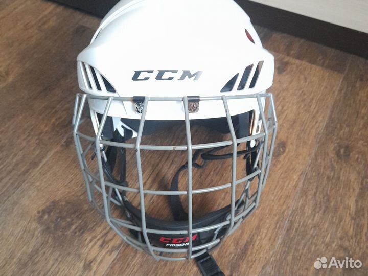 Хоккейный шлем