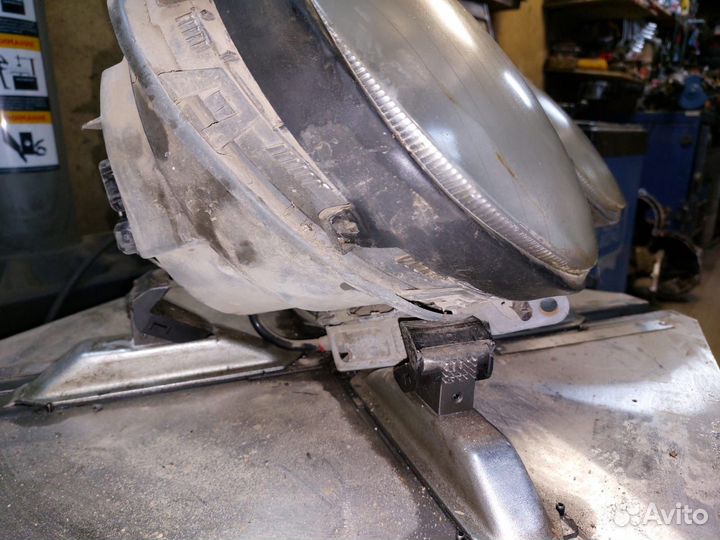 Фара ксенон передняя правая mercedes W210 дорест