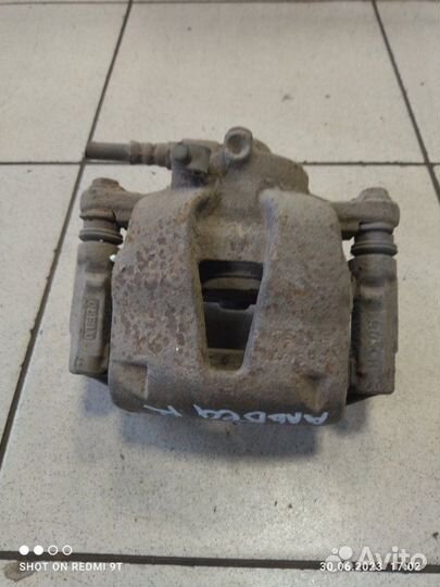 Суппорт тормозной передний правый Fiat Albea