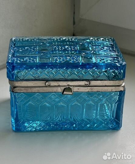 Старинная чайница-шкатулка из купоросного стекла