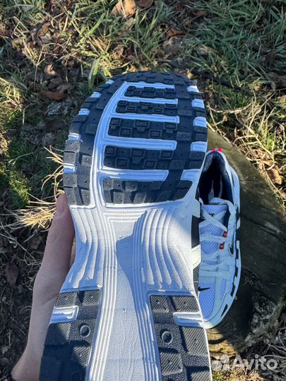 Кроссовки Nike P-6000 на руках