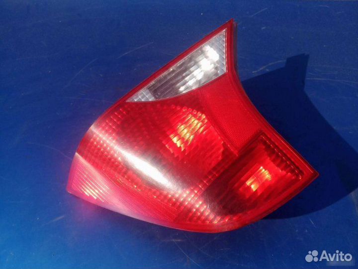 Фонарь задний правый Ford Focus 1