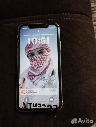 Телефон iPhone 11