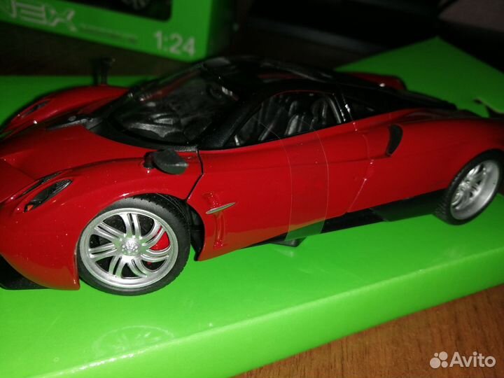 Масштабная модель 1/24 Pagani Huayra 2017 г. Welly