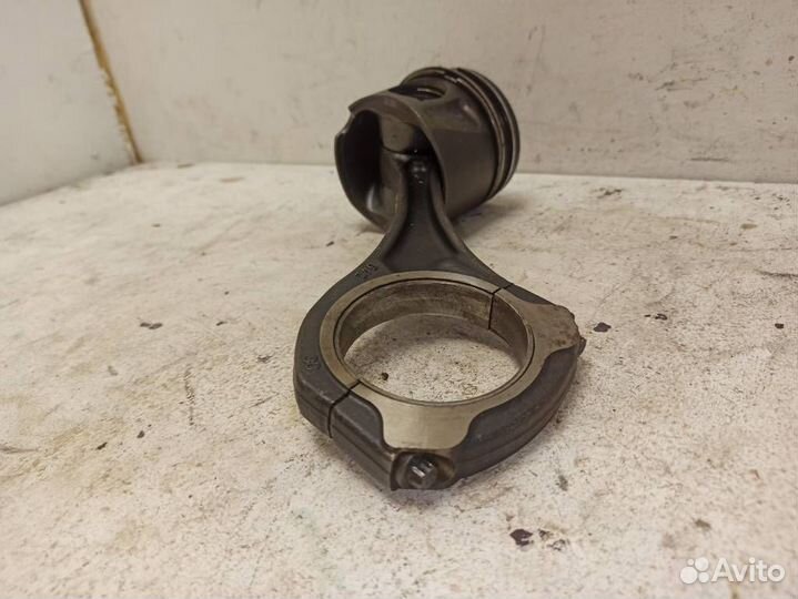 Поршень с шатуном Мерседес