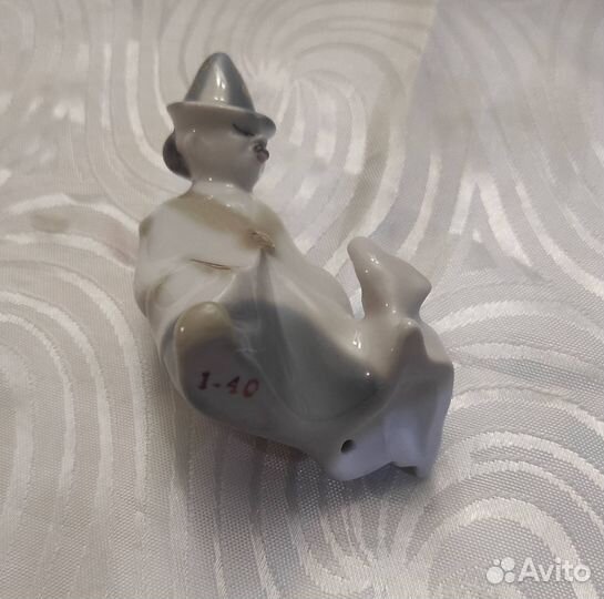 Статуэтка фарфор