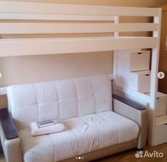 Детская кровать-чердак с лестницей-комодом