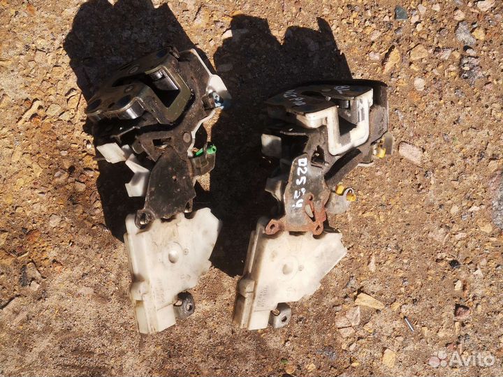 Замок задний левый Almera N15