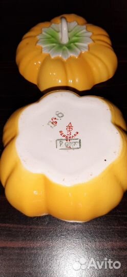 Фарфоровая статуэтка соусница 