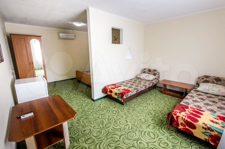 Комната 25 м² в 4-к., 2/2 эт.