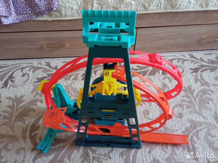 Трек Hot Wheels Тройная петля