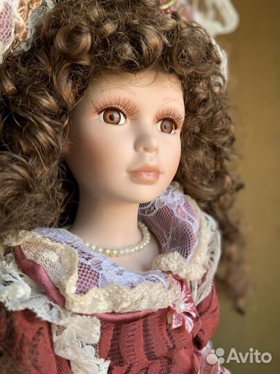 Кукла фарфоровая коллекционная