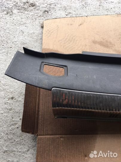 Обшивка багажника Volkswagen Phaeton (1831)