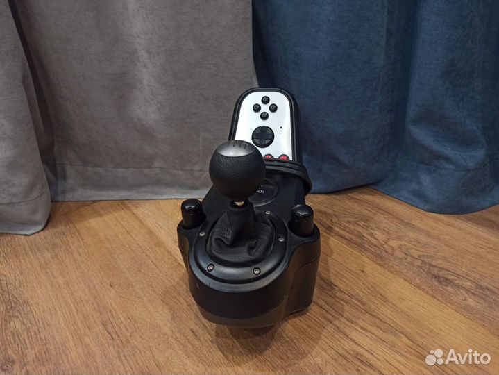Игровой руль Logitech g27 в идеальном состоянии