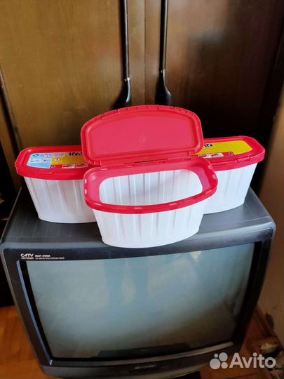 Коробки пластиковые 1,3 литра