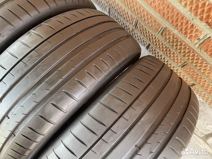 Michelin Pilot Sport 4 225/45 R18 и 255/40 R18