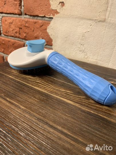 Расческа для животных с кнопкой самоочистки