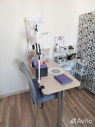 Стол со встроенным пылесосом маникюрный