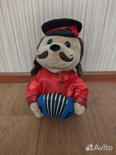 Собака музыкальная, поет и танцует