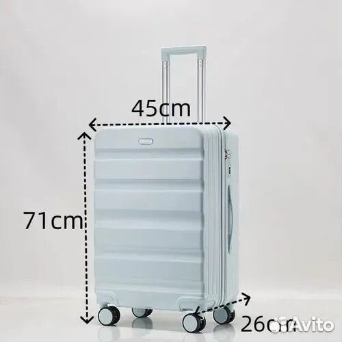 Чемодан на колесах черный