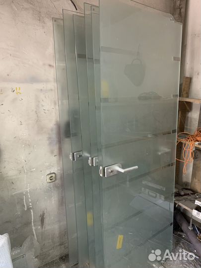 Двери стеклянные, перегородки стеклянные