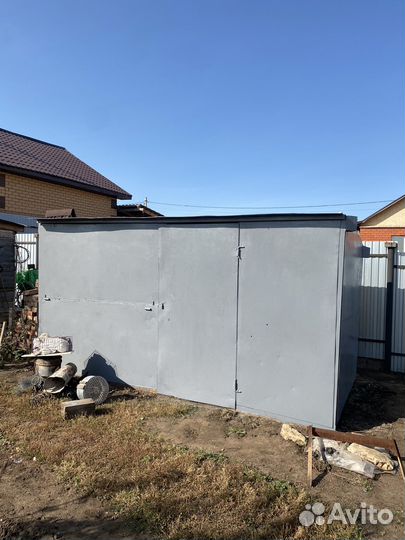 Металлический вагончик