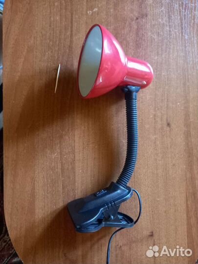 Продам настольную лампу