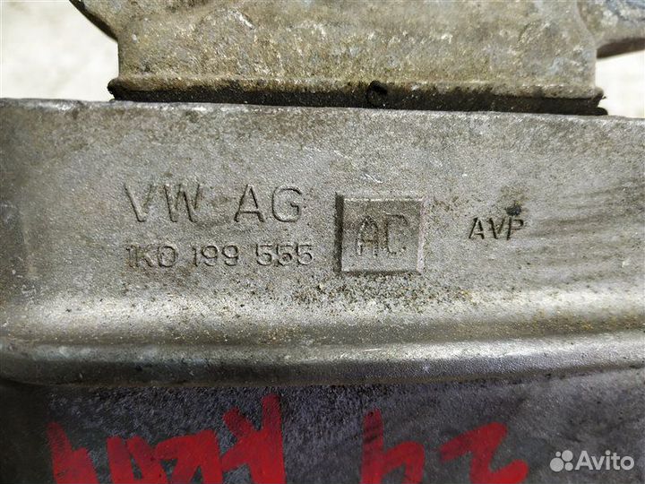 Подушка двигателя левая Volkswagen Passat B7 1.4