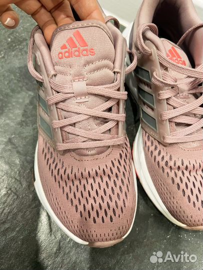 Кроссовки на девочку размер 36