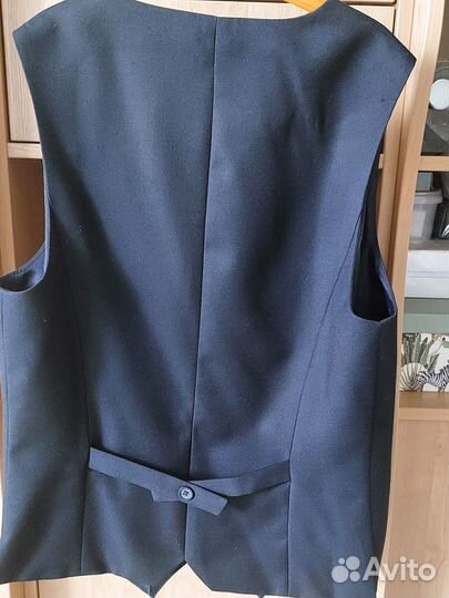 Жилетка для мальчика новый и школьный пиджак