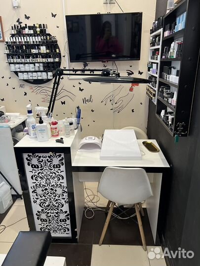 Маникюрный стол