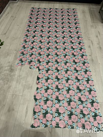 Отрез ткани гипюр