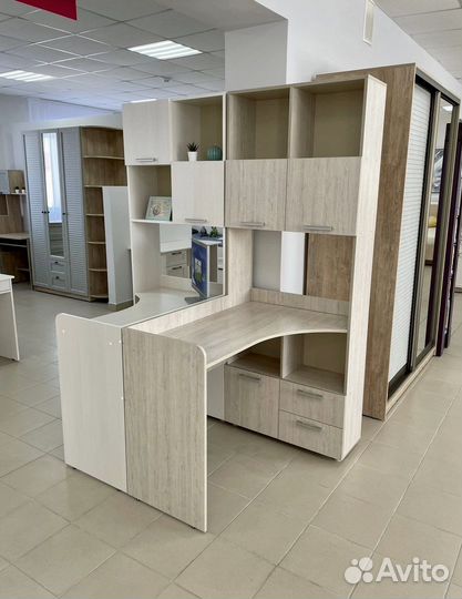 Письменный стол