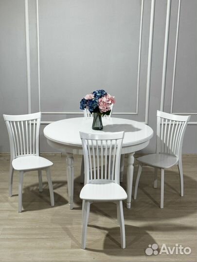 Кухонный стол и стулья