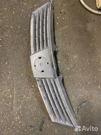 Решетка радиатора иномарки