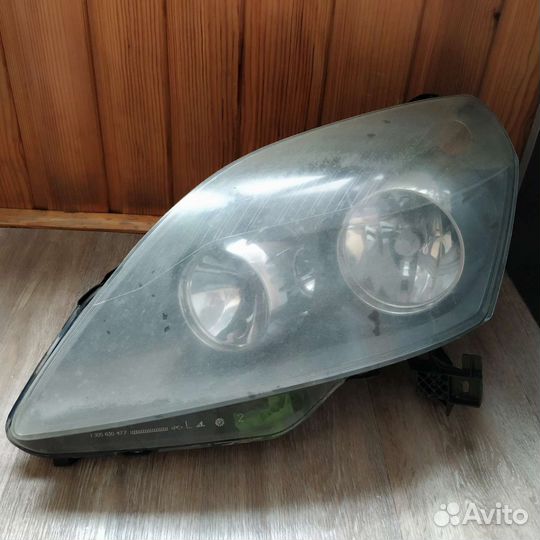 Фары Opel Zafira B