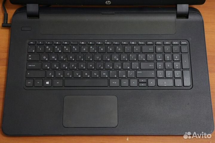 Современный ноутбук, с большим ярким экраном