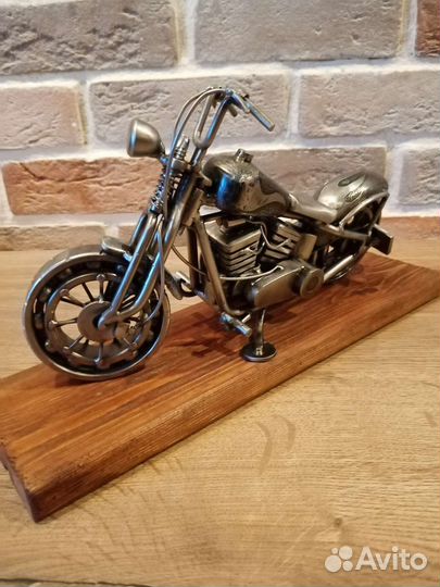 Модель мотоцикла из металла