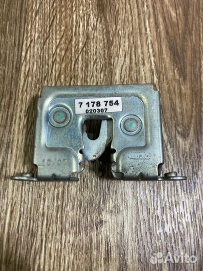 Замок капота правый Bmw X5 E70 3.0 N52 2007