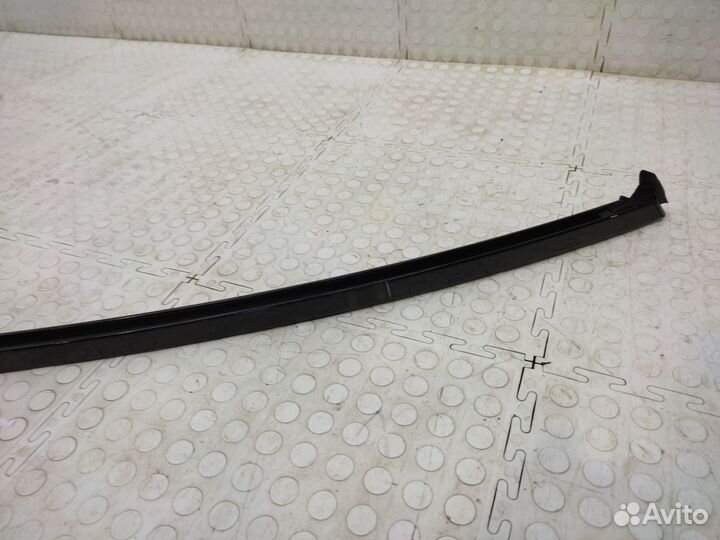 Направляющая стекла двери передняя левая Lexus Rx