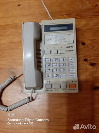 Телефон с кнопками