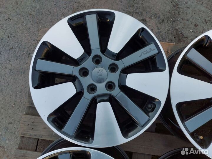 Kia Soul 2018 Ориг R18 5x114.3 ET55 7.5J d67.1